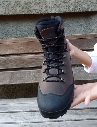 Trekking boots