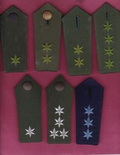 7 einzelne Dienstgradabzeichen - 6 x grüne Uniform (1977)