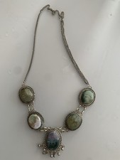 Halskette. Aus Jade Charivari