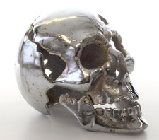 Totenkopf Metall Skulptur