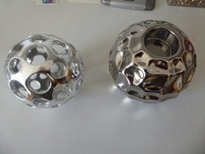 Deko-Set aus Metall: Kugel Teelichthalter / Kugel mit runden Öffnungen