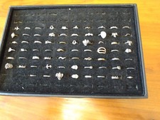 Konvolut 72Kleine Ringen Metall Schmuckmode Mit Display  Flohmarkt  Mädels Spaß 