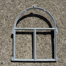 Altes kleines Sprossenfenster