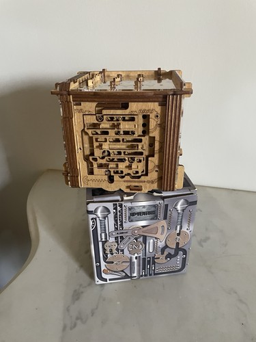 Cambridge labyrinth puzzle box - puzzle,