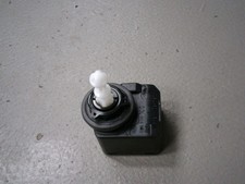 Leuchtweitenverstellung Xenon Scheinwerfer Vorne Rechts 00883000 VW Passat 3.2