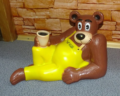 Liegender bär aus kunststoff - aus,