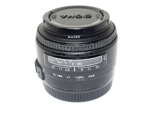 Sigma objektiv f 2 - sigma, 24