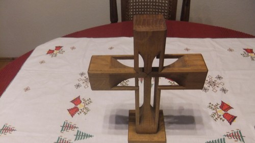 Altes modernes holzkreuz holz - holzkreuz,