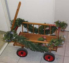 Leiterwagen hartgummibereift, mit Kunststoffblumen geschmückt, 90 x 45 x 40 cm 