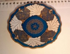 Prunkteller mit Goldbemalung