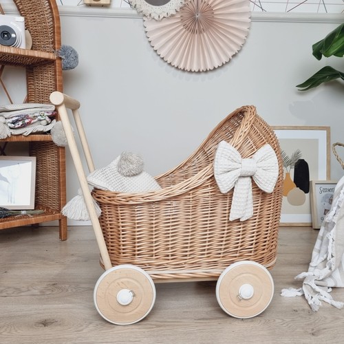 Puppenwagen aus