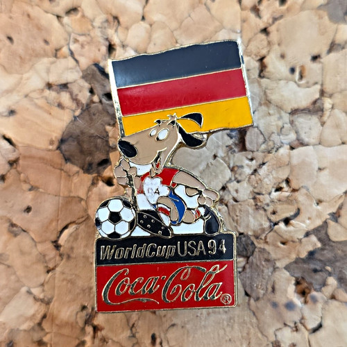 Vintage pin coca cola world - vintage,