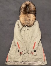 Moderne Jacke mit Echtfell