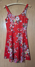 Ideales Urlaubskleid, rot mit Blumenmuster, in Gr.36 von Divided (H&M)