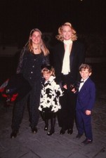 Dia Cybill Shepherd mit ihren Kindern 1993 KB-format Fotograf P11-12-5-2