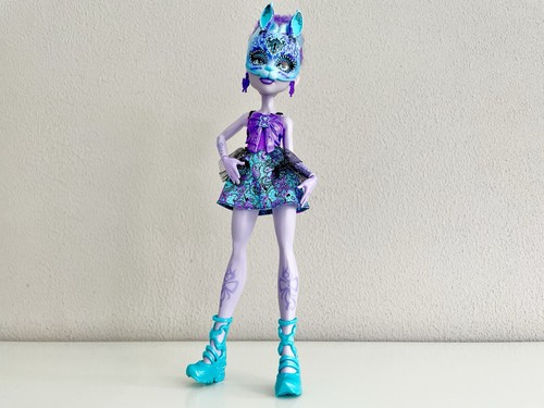 Monster high twyla - ✅,