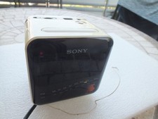 Vintage altes SONY Digicube - Radio FM/AM - Modell ICF -C10W mit Uhr.