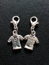 1 x Fußball Handball Volleyball Tricot Charmes Anhänger silber Karabiner Sport