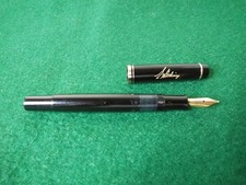 alter Pelikan Füller,Kolbenfüffer, schwarz mit Gravur E. Behring