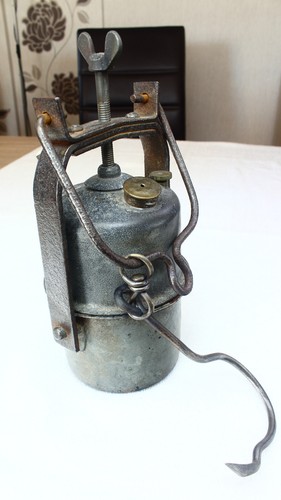 Antike karbitlampe mit neuem - antike,