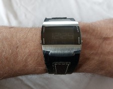 Manguun Digital Armbanduhr