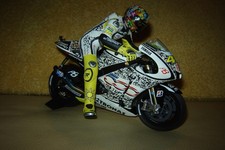 1:12 Yamaha YZR-M1 V.Rossi 46 Petronas Laguna Seca 2010 + Fahrer Rennposition MI
