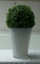 Deko – Buchsbaumkugel am Stab in Glasvase ca. 26,5 cm