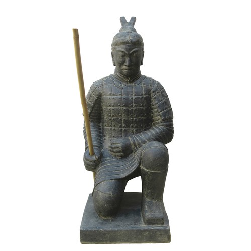 Chinesischer krieger kniend - chinesischer,