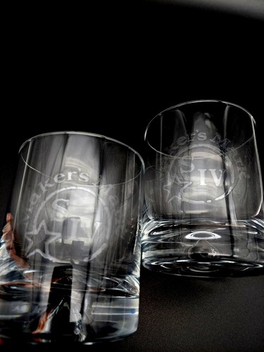 Maker mark whiskey - 2,