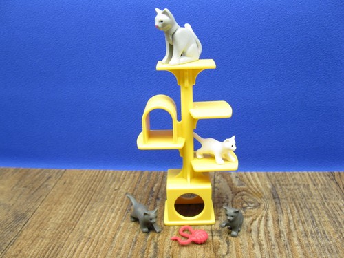 Katzenbaum mit katzen tiere - mit,