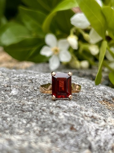 Ring gold 18k - gold, granat