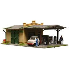 Diorama H0/1:87 Top Gebäude Tankstelle mit Figuren begrünt #patiniert