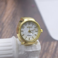 Goldene Digital Ringuhr mit