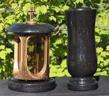 Grablaterne "Bronze" und Vase aus Granit Schwarzer Schwede swedish black