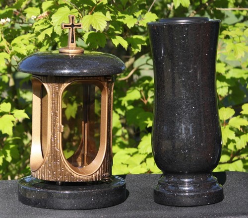 Grablaterne bronze und vase - grablaterne,