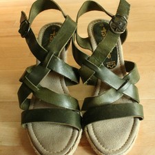 Damenschuhe mit Keilabsatz 39