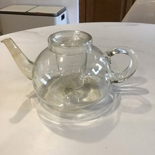 Teekanne aus Glas mit