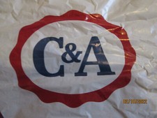 zwei C&A-Tüten, mittelgroß