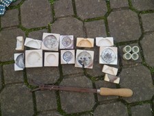 diverse Schmelzschalen Tiegel Deckel und Schmelzschalenhalter 