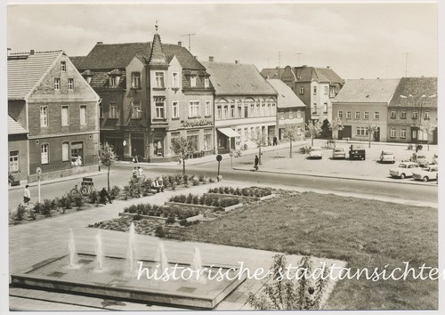 Elsterwerda marktplatz autos - marktplatz,