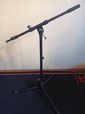 Adam Hall Mikrofonstativ Halbhoch für Bassdrummikrofon
