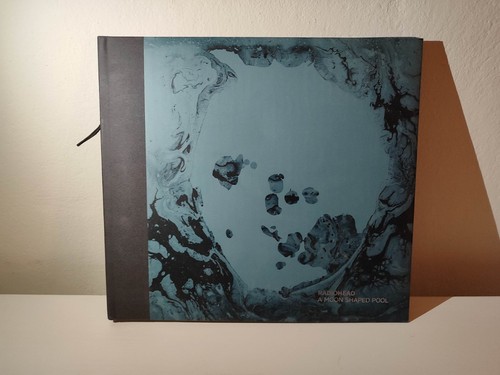 Radiohead shaped moon pool - radiohead, a