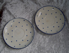 Zwei hübsche alte Unterteller, Blaue Tupfen. VEB Torgauer Steingut, DDR