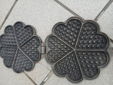 Altes  Herzaffeleisen aus Guss