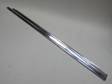 Mercedes Benz Heckflosse W110, W111 Zierleiste Tür links vorne # 110 728 03 30