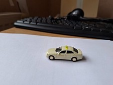 Mercedes Taxi 1:87 beige E Klasse aus Metall
