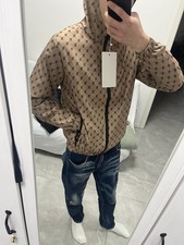 Die Jacke Ist von Burberry Als