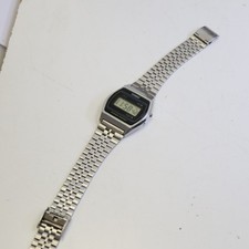 Casio Lithium Date Digital Uhr , Batterie Neu , 33 mm               58/6