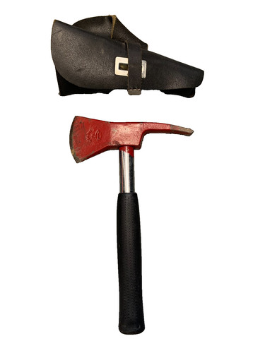 Feuerwehrbeil mit ledertasche - feuerwehrbeil,