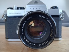 Pentax Spotmatic Fotokamera mit Super-Takumar 1:2/55